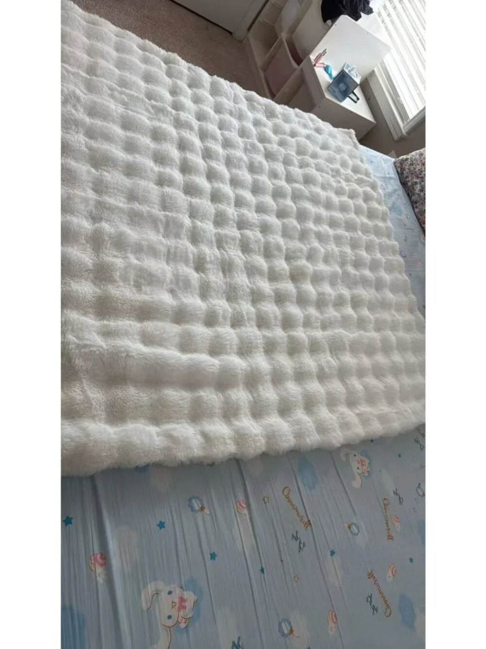 51.18*62.99inch White Fluffy Faux Fur Throw Blanket, Soft Warm Plush Blanket